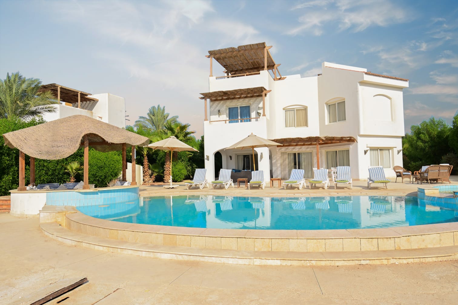 PHASE 5 VILLA 38 - White Villa - 6 BR