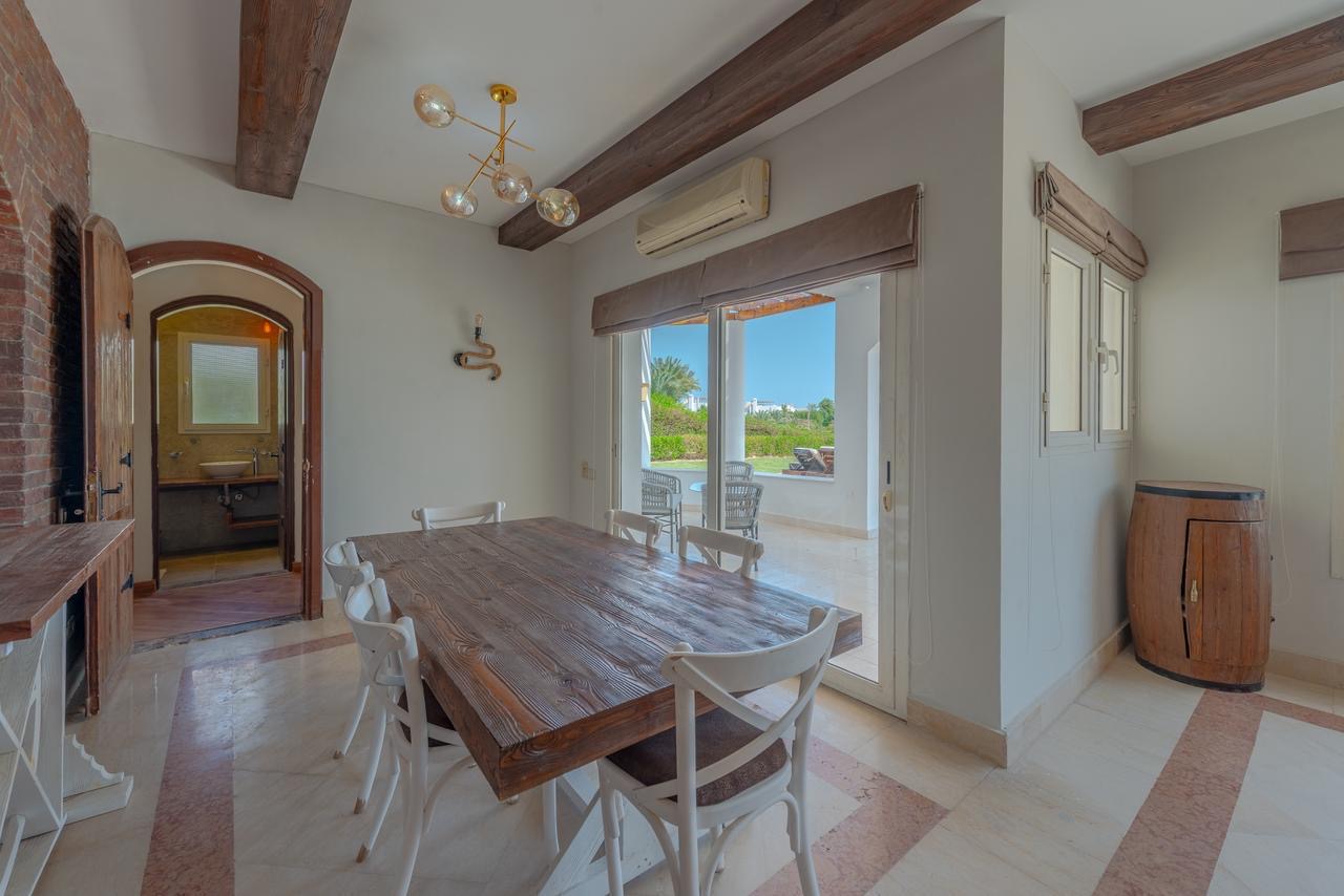 Phase 4 v36 - white villa - 4 BR — photo 4