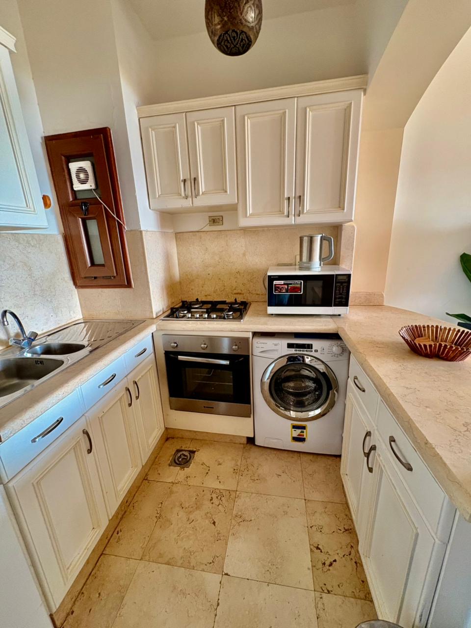 Y160 - Sabina - 1 BR — photo 10